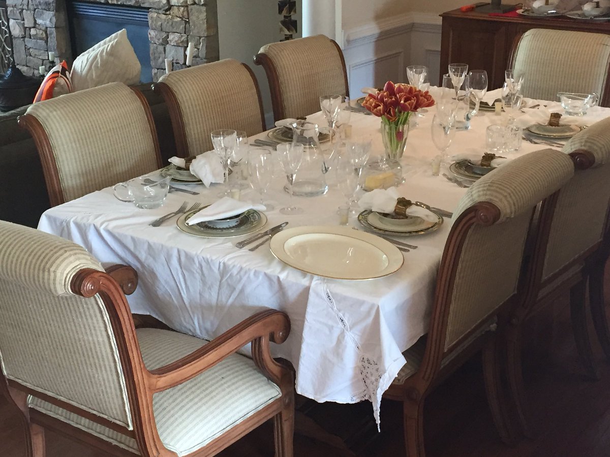 SophiaWSB's tweet photo. It’s coming along- dinner deadline fast approaching, eek! #HappyThanksgiving2017 #playingHost https://t.co/ZZAN0PqxCc