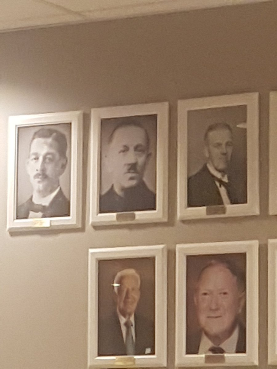 Nikolaa83's tweet photo. Veldig kjedelig at en man har ødelagt så fin bart mote. Bilder er fra #1935 foresten #skiold #drammen https://t.co/oejCeLHFTi