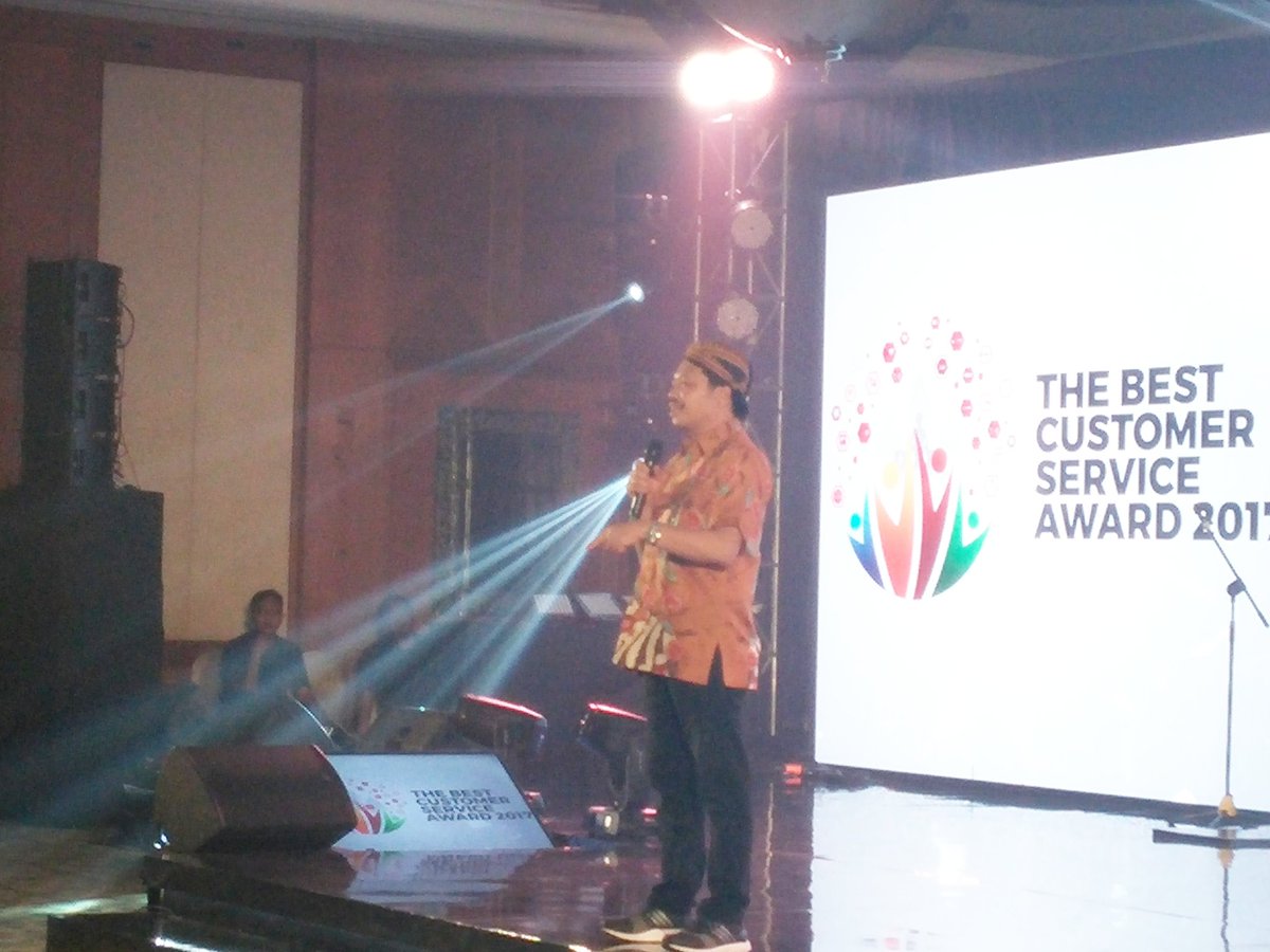 BestCSAwards's tweet photo. "Melayanilah dengan bangga dan sepenuh hati, dengan harga diri dan jadilah customer service terbaik yang mendunia."
- Sukardi Silalahi #BestCSAwards2017 https://t.co/m9ck5Xxdcq