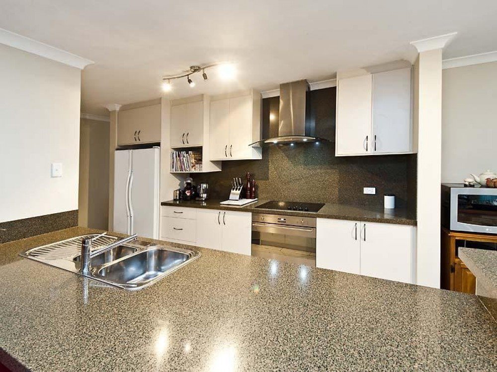 Read our top tips to modernise your kitchen with replacement doors, here: ow.ly/DFAI30e8xrC