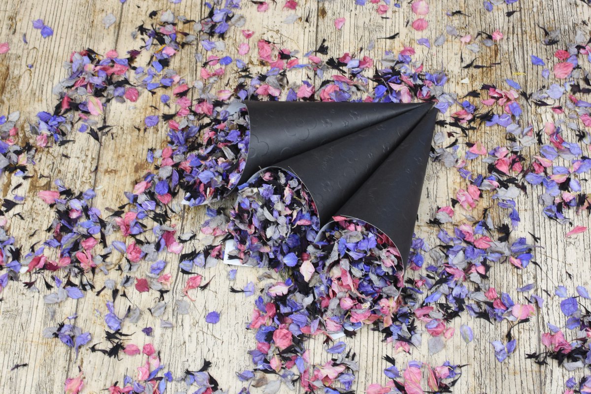 lovedupnorth's tweet photo. #BlackFriday OFFER: Our super Sponsor @ConfettiPetals will be offering 15% OFF orders made on Friday 24th November! Visit https://t.co/1JdjqA71cz to view &amp; order their natural petal confetti mixes &amp; products https://t.co/jMAiJzcuBF