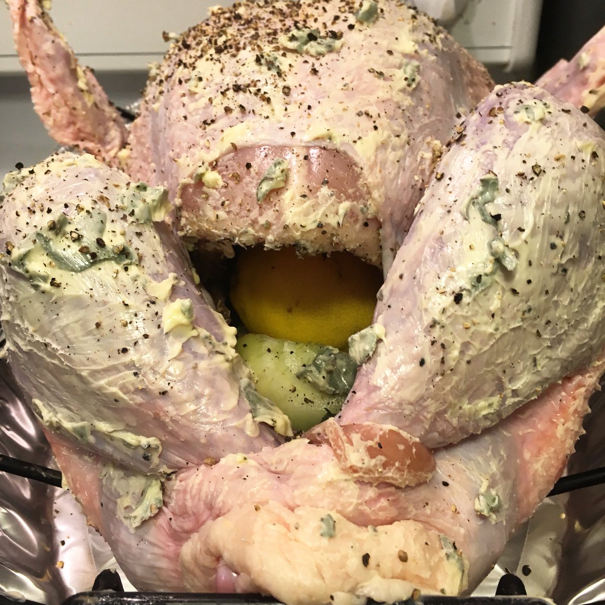 KitchenSprout's tweet photo. #TorontoRun🏃 to .@dilisos in @StLawrenceMkt #EverythingForThanksgiving 🦃#AmericanThanksgiving #HomeChef #MacysDayParade #Homegating #GamingNGrazing #FoodNFootball #HappyThanksgiving #DrinkWine #FamilyNFriends #Celebrate #CheersFromToronto🦃🍴🇺🇸🇨🇦👩🏻🍳🦃🍴🇺🇸🇨🇦👩🏻🍳 https://t.co/106hNMbBRU