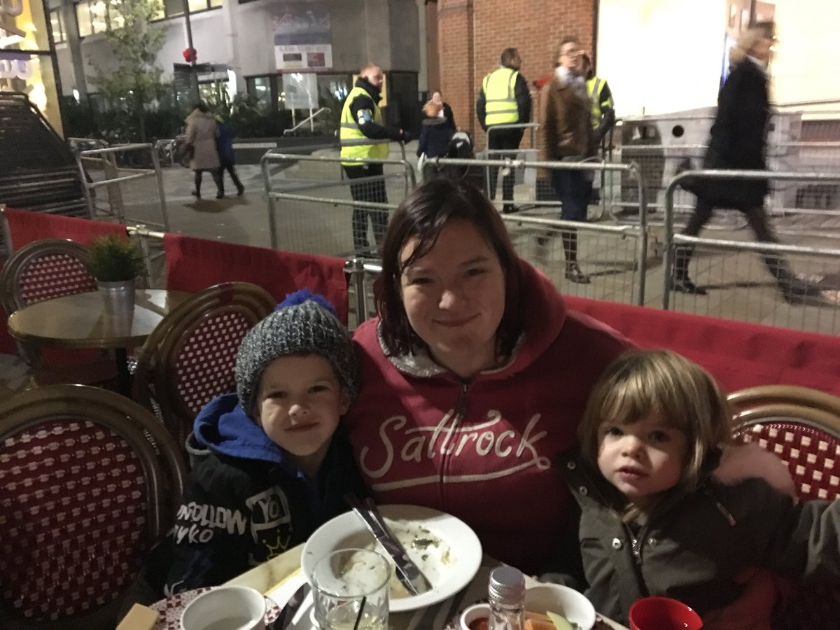GHRSurrey's tweet photo. It’s beginning to look a lot like Christmas at @WokingShopping 🎄 #WokingLightSwitchOn https://t.co/CzUbkf4c4X