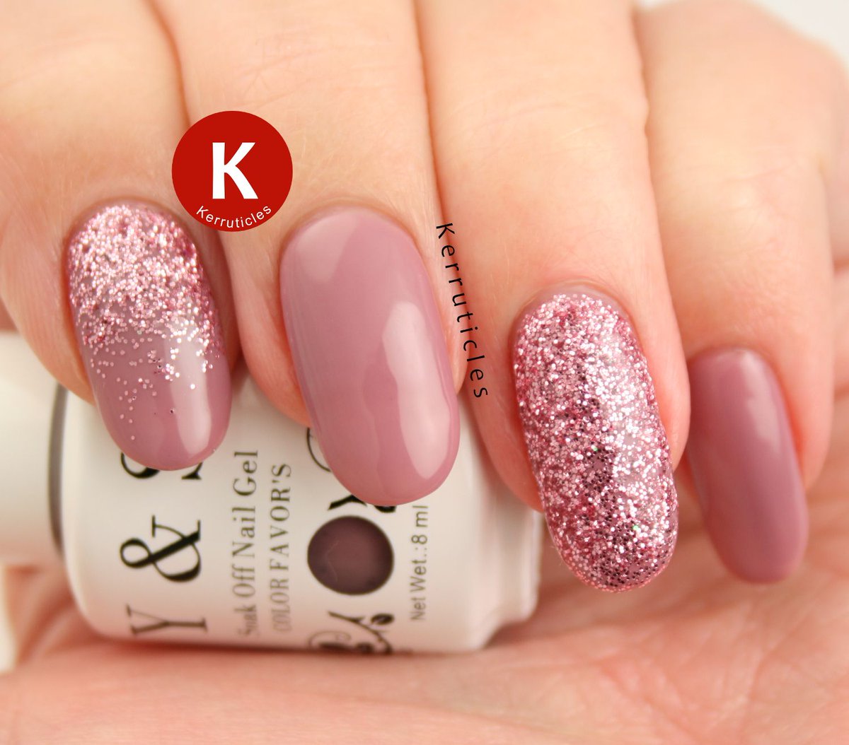 Kerruticles's tweet image. Dusky pink gel from Y&amp;amp;S, with @NYK1Secrets glitter  ckerr.net/2iLyVRz #gelnails #gelpolish #pinknails #glitter