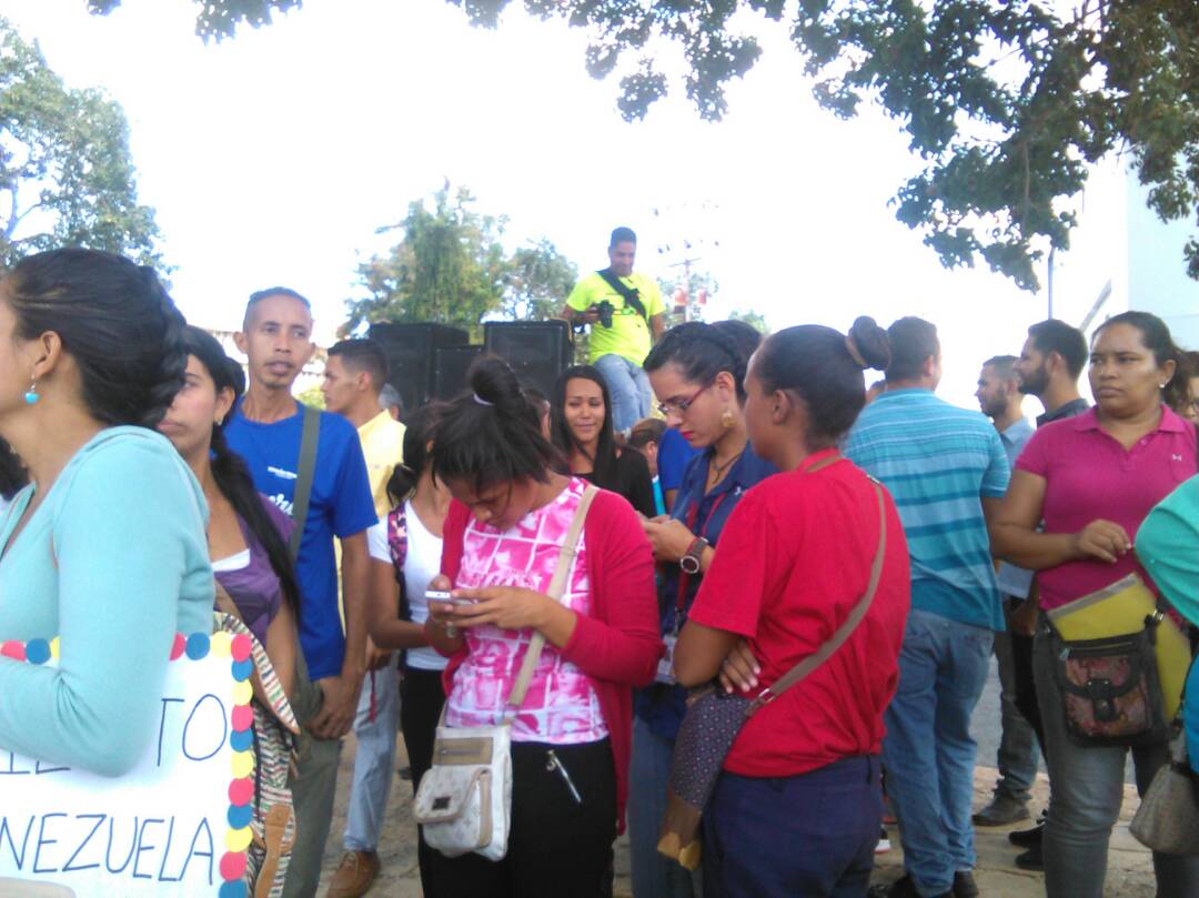 BermudezC04's tweet photo. Concentración Punto Rojo Gran Base de Misiones https://t.co/YMQ9fqThWm