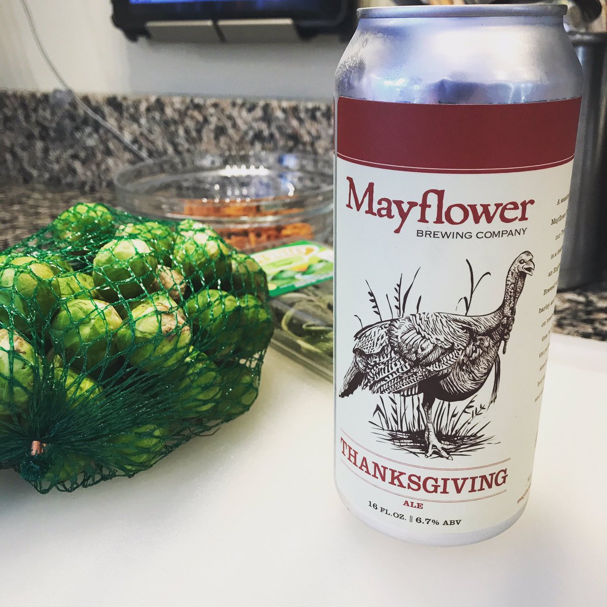 jonkskarin's tweet photo. Bird is in the oven, so time for @MayflowerBrew #thanksgivingale https://t.co/7Hg6QBAOx0