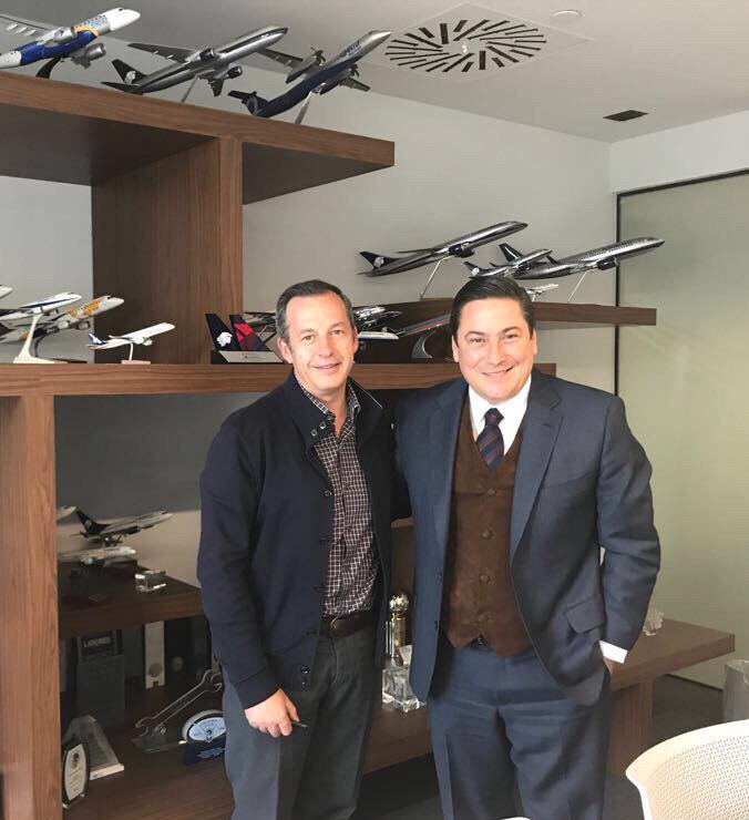 @Aeroméxico se queda en Matamoros.  Así lo acordé hoy con su Director General Andrés Conesa, a quien agradezco su extraordinaria disposición y su confianza al apostarle al desarrollo económico de nuestra ciudad. #ArregladoMatamoros