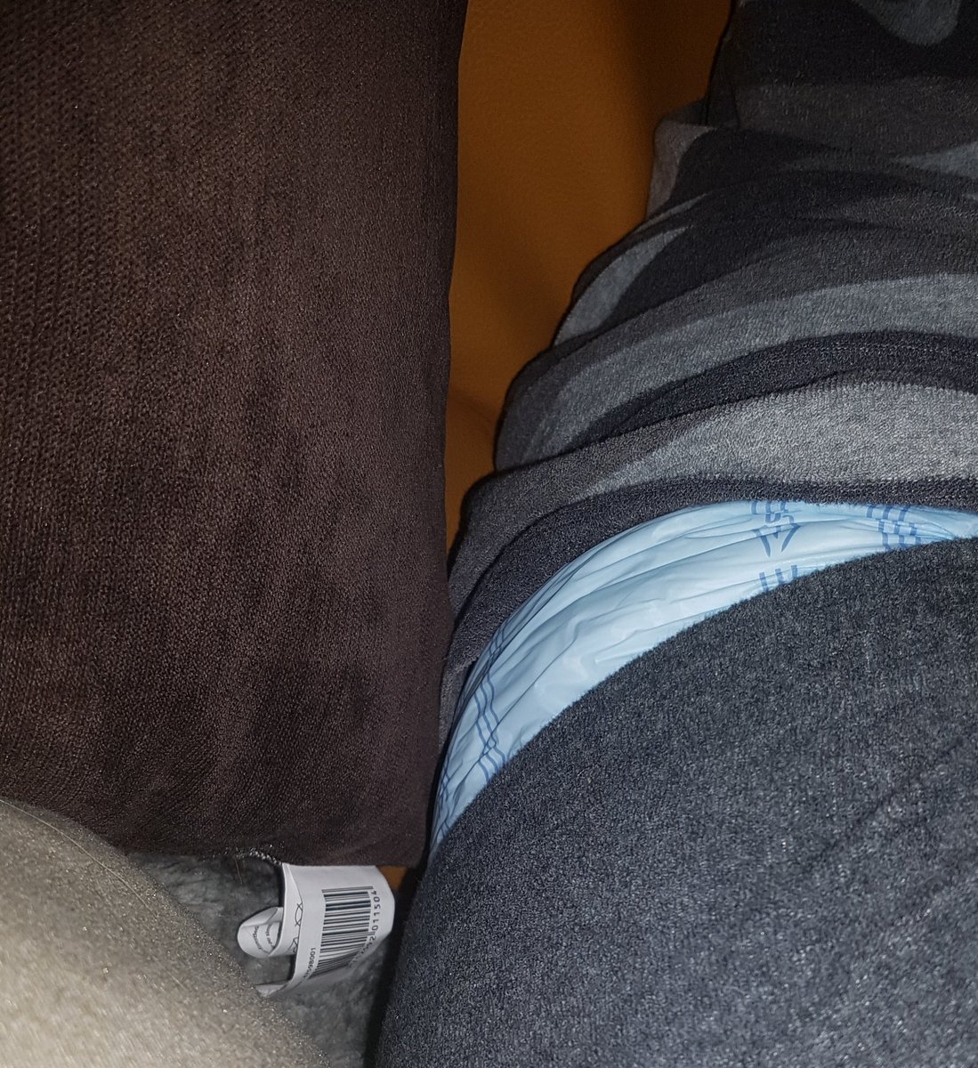 Zoo13de's tweet photo. Schlafanzug an und auf die Couch... https://t.co/Y65KMnR3Hi