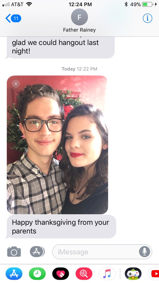 anna_niewald's tweet photo. get you a pair of parents like mine🦃 https://t.co/GeKnGH0Qaq