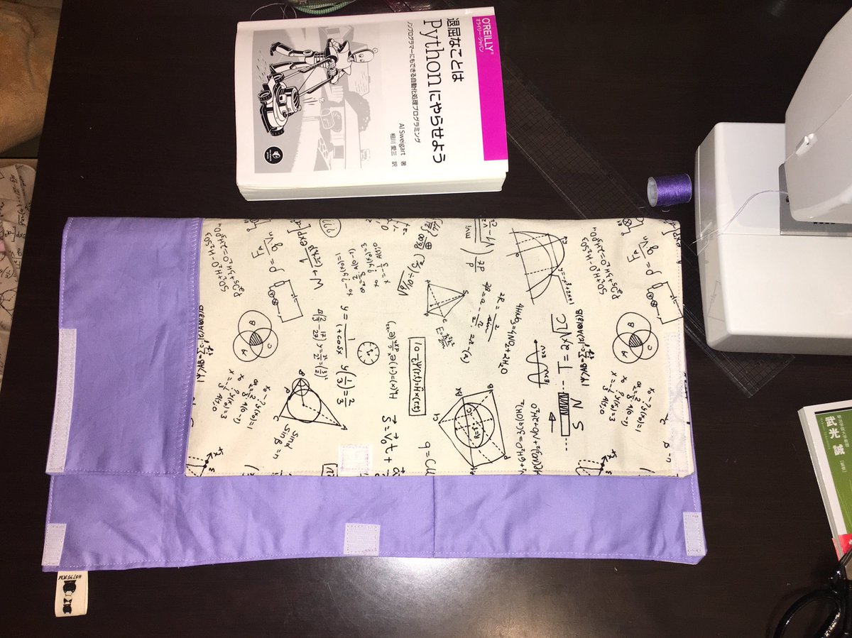 seki38's tweet photo. 参考書サイズの本も包めるように、ハンズで見かけたフリーサイズ向けのブックカバーを思い出してみて、家で作ってみた!
Pinterestに掲載してみたいなー
#catdon
#Suzutaro
#ブックカバー
#ハンドメイド
#Pinterest
#数式の生地
#オライリー https://t.co/cYZ7A8bH1g