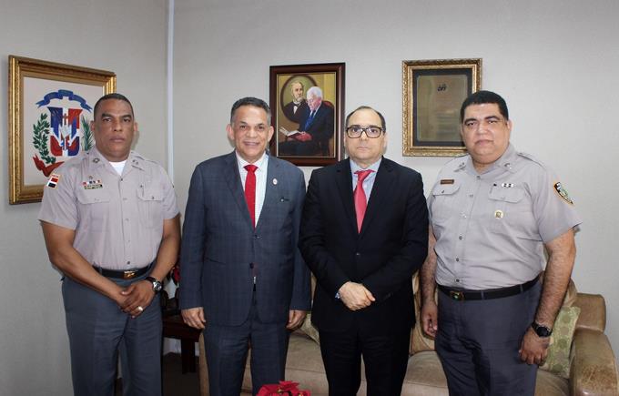 Nos sentimos complacidos de la sinergia y de los acuerdos entre los gobiernos dominicano y colombiano. Somos países hermanos, caribeños que tenemos el deber de complementarnos. goo.gl/XwjjH1 Vía <a href="/listindiario/">LISTÍN DIARIO</a>