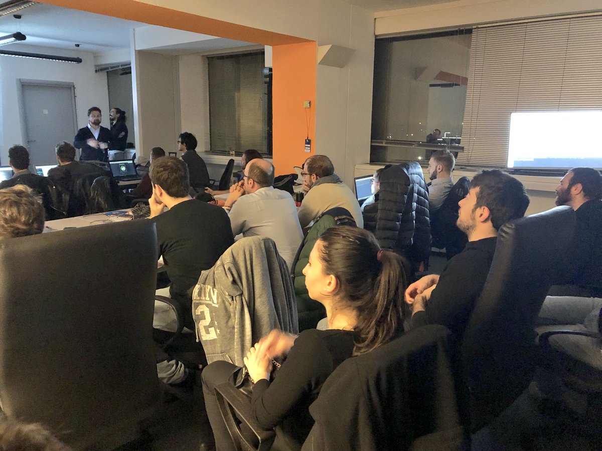 ThinkOpenSpA's tweet photo. @DAndrisani si presenta e introduce il #framework #Spring #TOPworkshop #JavaSpring https://t.co/fA0npeXqap