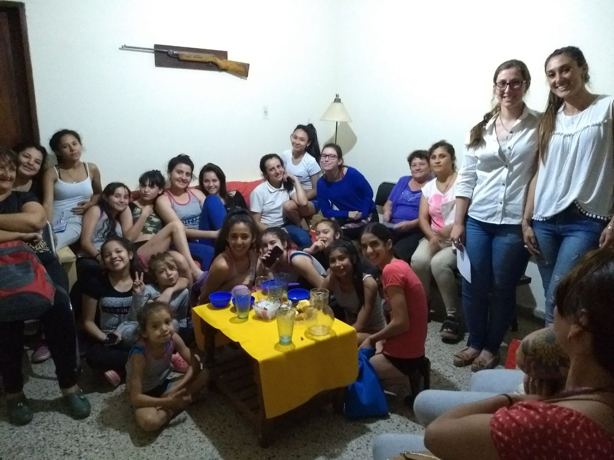 lausinasf's tweet photo. Charla  de alimentación saludable junto a la Academia de Acrobacias IFAI. La importancia de una buena alimentación acompañada de actividad física, dirigida a adolescentes ! https://t.co/2vknoA2Ym5
