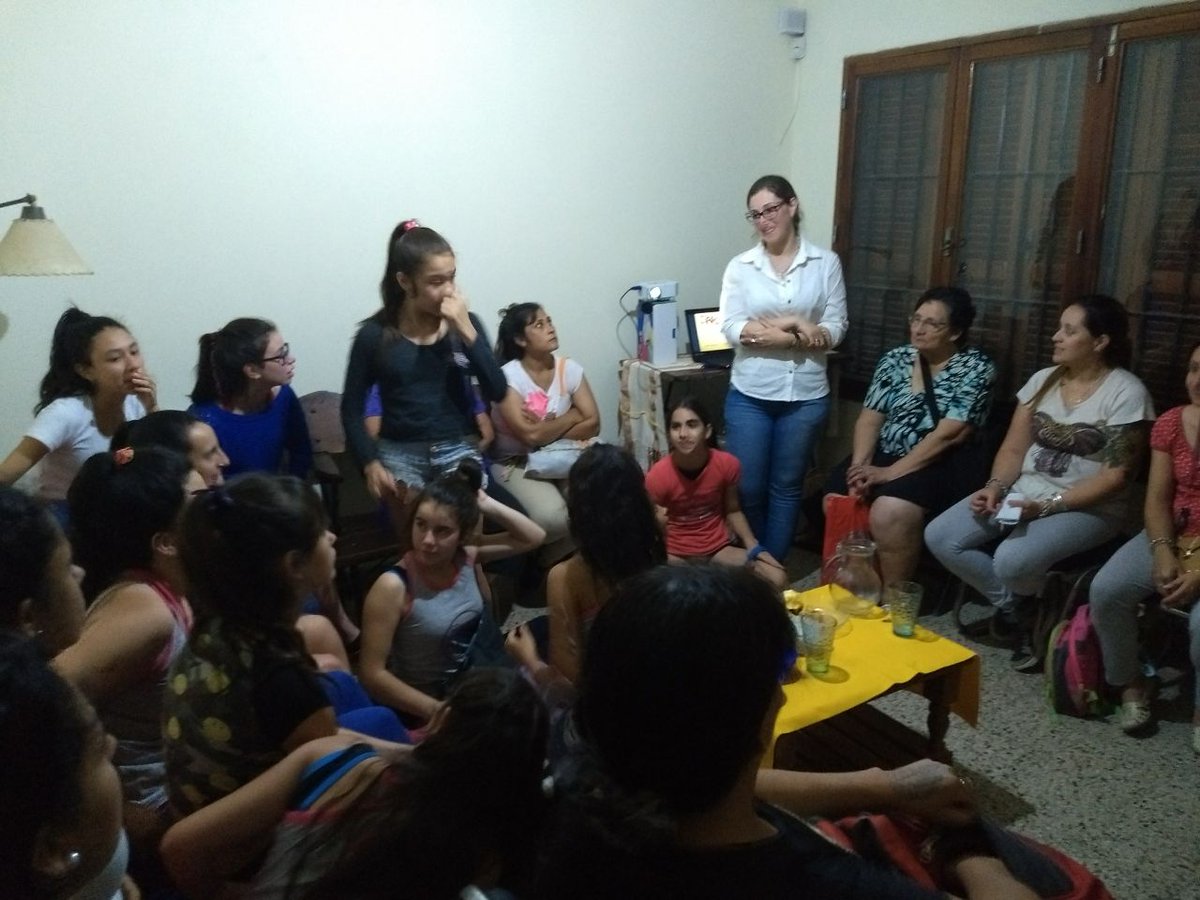 lausinasf's tweet photo. Charla  de alimentación saludable junto a la Academia de Acrobacias IFAI. La importancia de una buena alimentación acompañada de actividad física, dirigida a adolescentes ! https://t.co/2vknoA2Ym5
