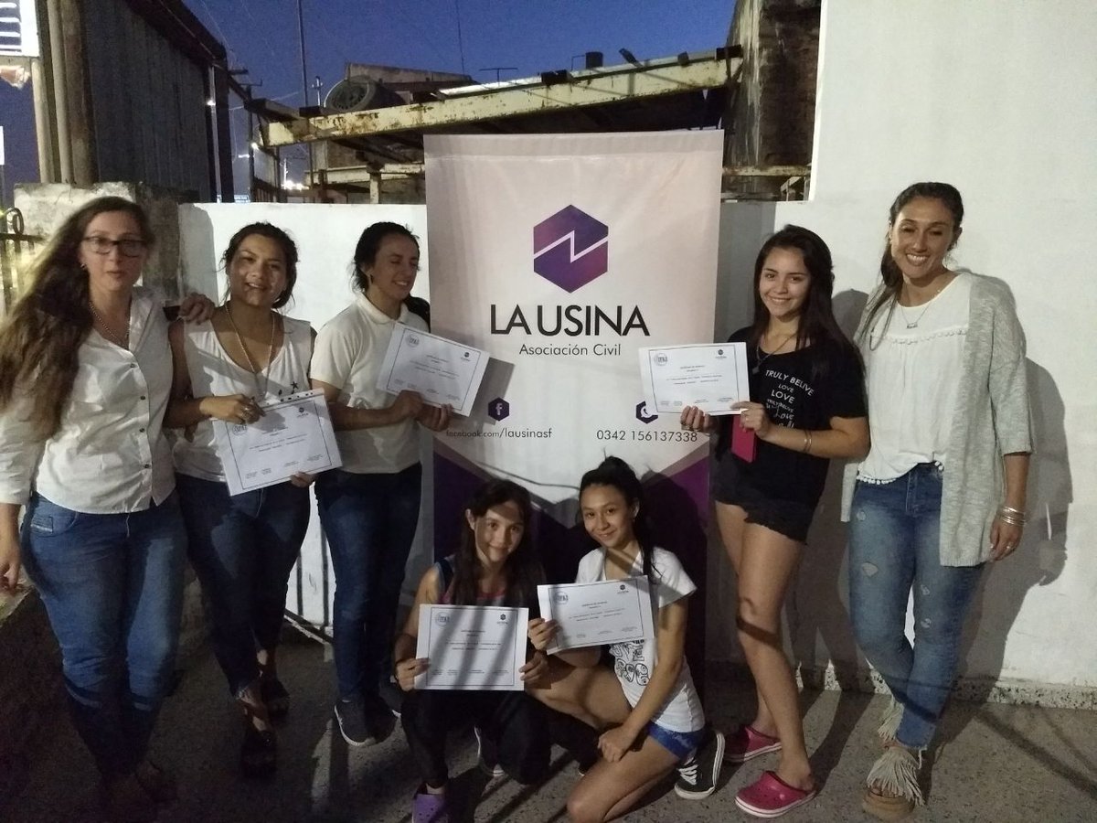 lausinasf's tweet photo. Charla  de alimentación saludable junto a la Academia de Acrobacias IFAI. La importancia de una buena alimentación acompañada de actividad física, dirigida a adolescentes ! https://t.co/2vknoA2Ym5