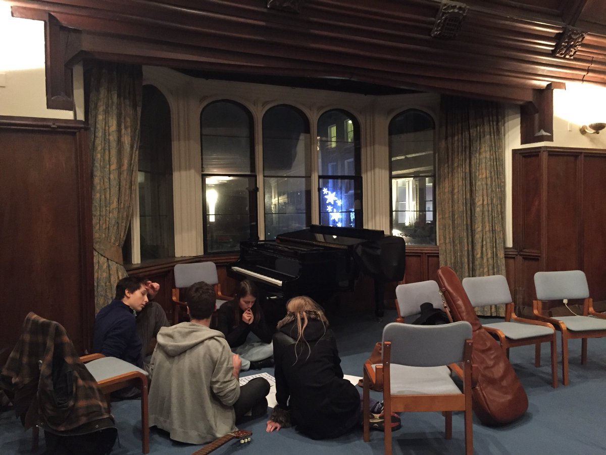 Currently running a #songwriting workshop at St John’s Cambridge! <a href="/SJCMS_Cambridge/">St. John's Music Soc</a>