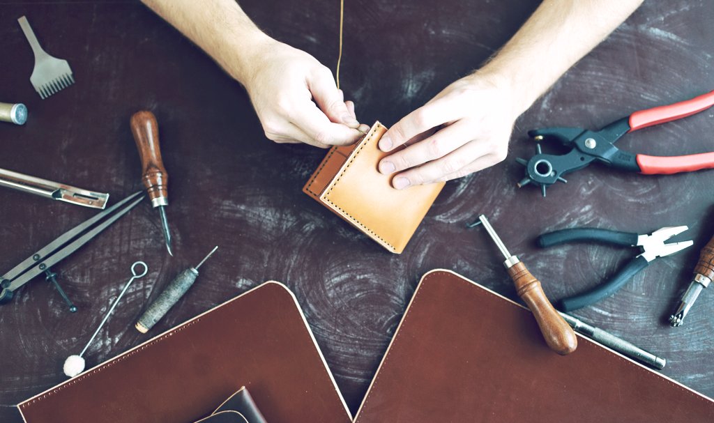 A craft show with heart, in the heart of the #ExchangeDistrict; the Half Moon Market at the Kings Head Pub, is this Saturday. Pop over from 11 am–7 pm for a pint and to check out crafts from 25+ #Winnipeg artisans.
