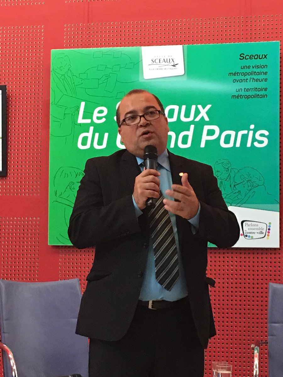 Scx_Flo's tweet photo. Lancement de la 102ème #UpConference du @GroupeSOS
Le thème de la soirée : Education en transition
@Othmane_Khaoua accueille le public & les intervenants au nom de @laurent_sceaux
#UpConf #UpSceaux https://t.co/sNg4Xs86NA