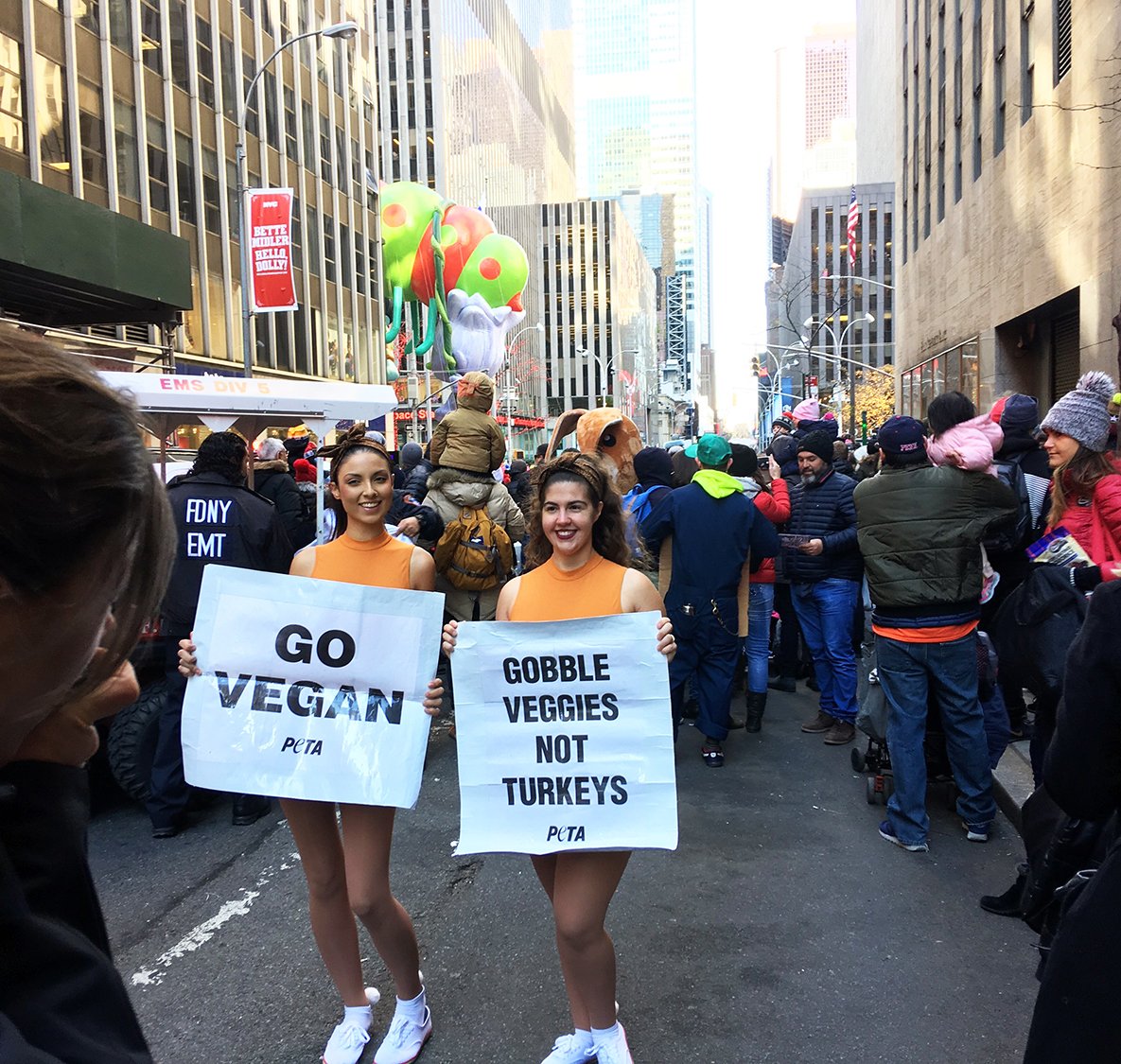 peta's tweet photo. Gobble veggies, not turkeys! PETA supporters at #MacysParade are asking #NYC to make compassionate choices during #Thanksgiving today ❤️🦃 https://t.co/MnwhEe50tY