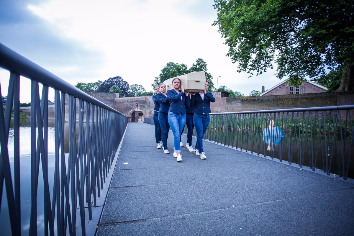 "Afscheid in een Onora uitvaartkist".
Eén van de bijzondere foto's gemaakt door fotograaf #Ewouter