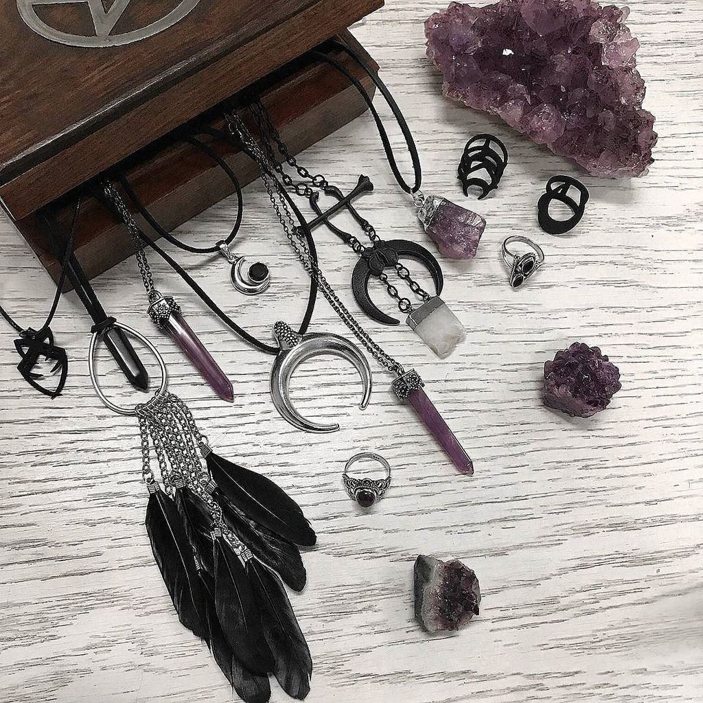 hellaholics's tweet photo. Pick your poison ✨🔮
-
-
-
#hellaholics #crystals #stone #jewellery #jewelry #crystaljewelry #witchy #witches #witch #witchythings #occult #occultism #dark #alternative #necklace #ring #mystic #mystical #rogueandwolf #witchstyle #witchywoman #goth #nu… https://t.co/YpTxBAlmli https://t.co/vlRrwAwSGm