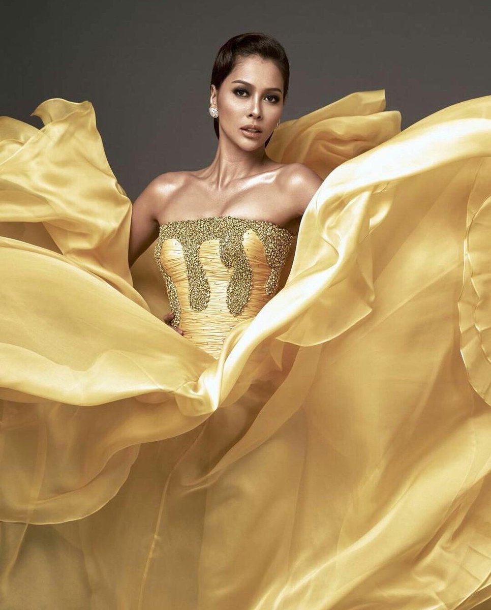 Guenevere_FR's tweet photo. BUNGA JELITHA IN YOGIE PRATAMA GOWN! GORGEOUS #MissUniverse #Indonesia https://t.co/65fhdpsmrZ