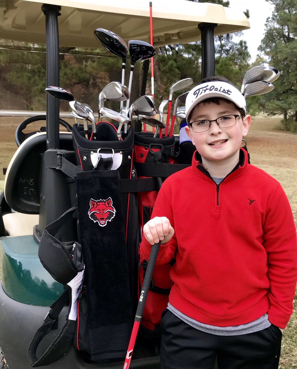 TMMcNatt's tweet photo. It’s never too cold when preparing to live your future dream.  @ArkansasState @AStateMGolf .  Happy Thanksgivings! https://t.co/T9YV3vAwwR
