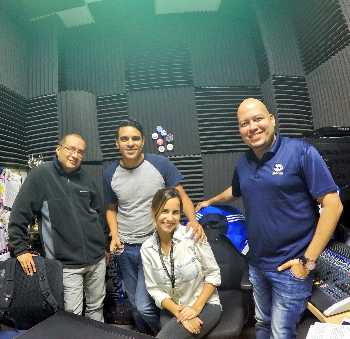 Con parte de la familia <a href="/tvnradio965/">TVN Radio 96.5</a> <a href="/DannyClarkDj/">DANNY</a> <a href="/andreaperez08/">Andy 🫶🏼</a> <a href="/elkimiko30/">Jairo Campos</a> falta la jefaaaaa <a href="/mimithurber/">Rosemarie Thurber</a>