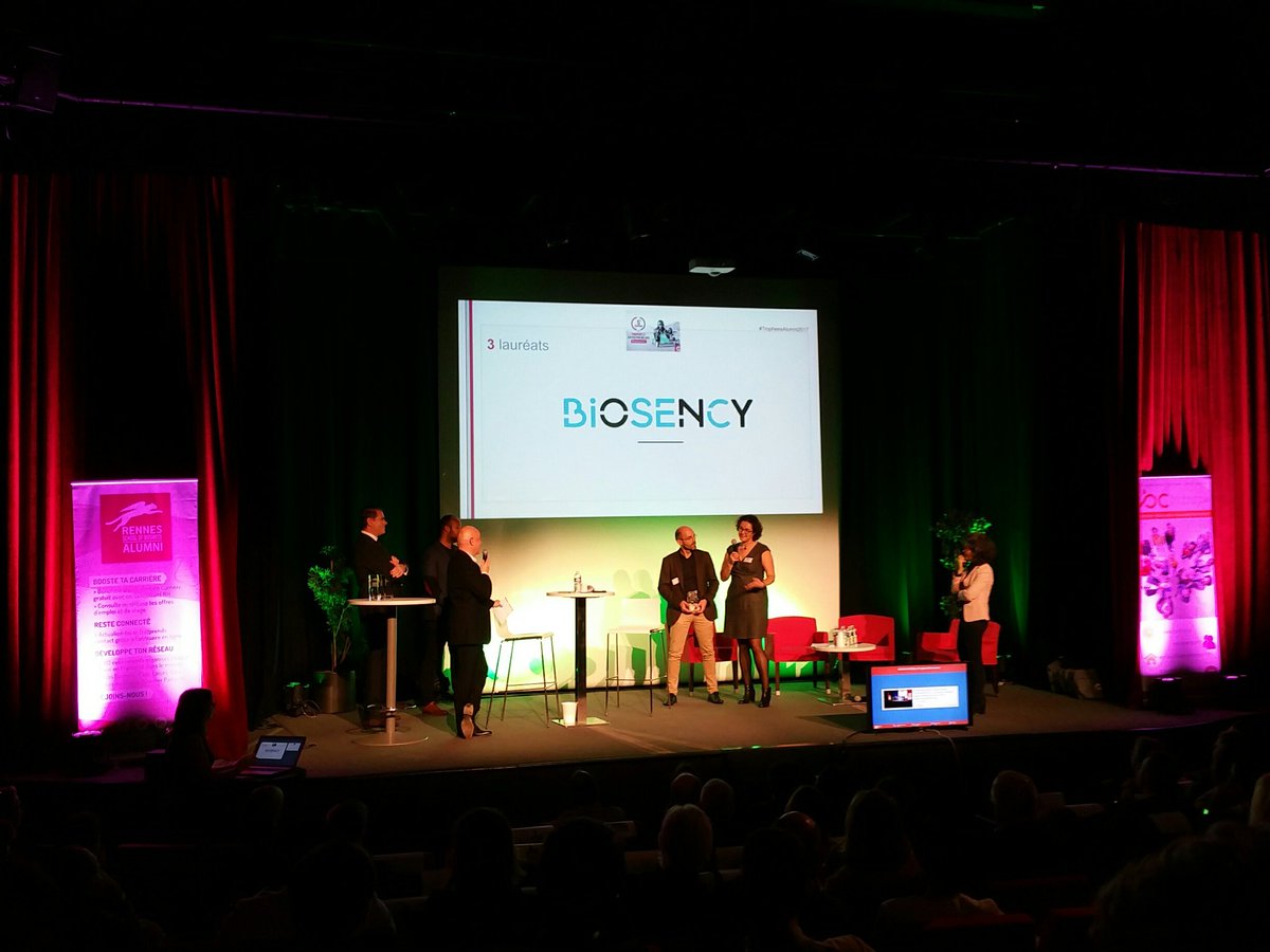 Geryoutubeur's tweet photo. A la soirée #OMANAGERS35 sont remis les #TropheesAlumni2017 / bravo aux lauréats #Biosency #Drompy ("Qd on monte une boîte il ft tout réapprendre !") et @PreppySport / des startups à suivre... #Rennes #Bretagne CC @Club_CBC35 https://t.co/1alcHkfKuB