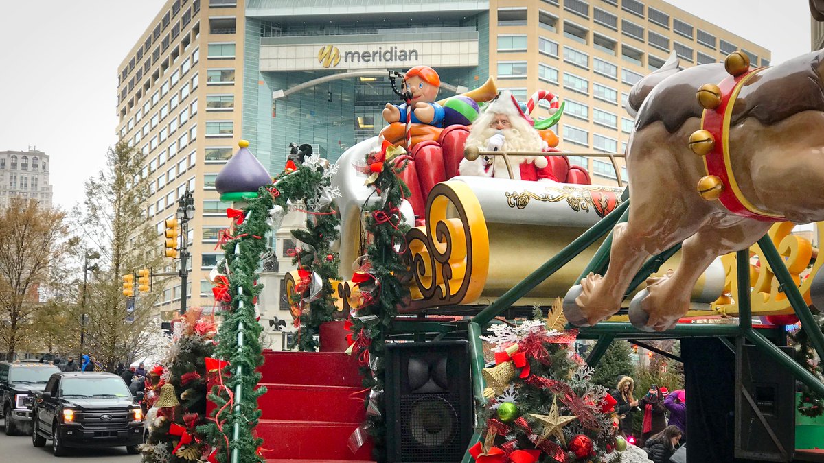 CourtyardInTheD's tweet photo. Happy Thanksgiving to America from your Motor City where Santa has arrived!!  #CYintheD  #VisitDetroit https://t.co/0WNaQNjt4y