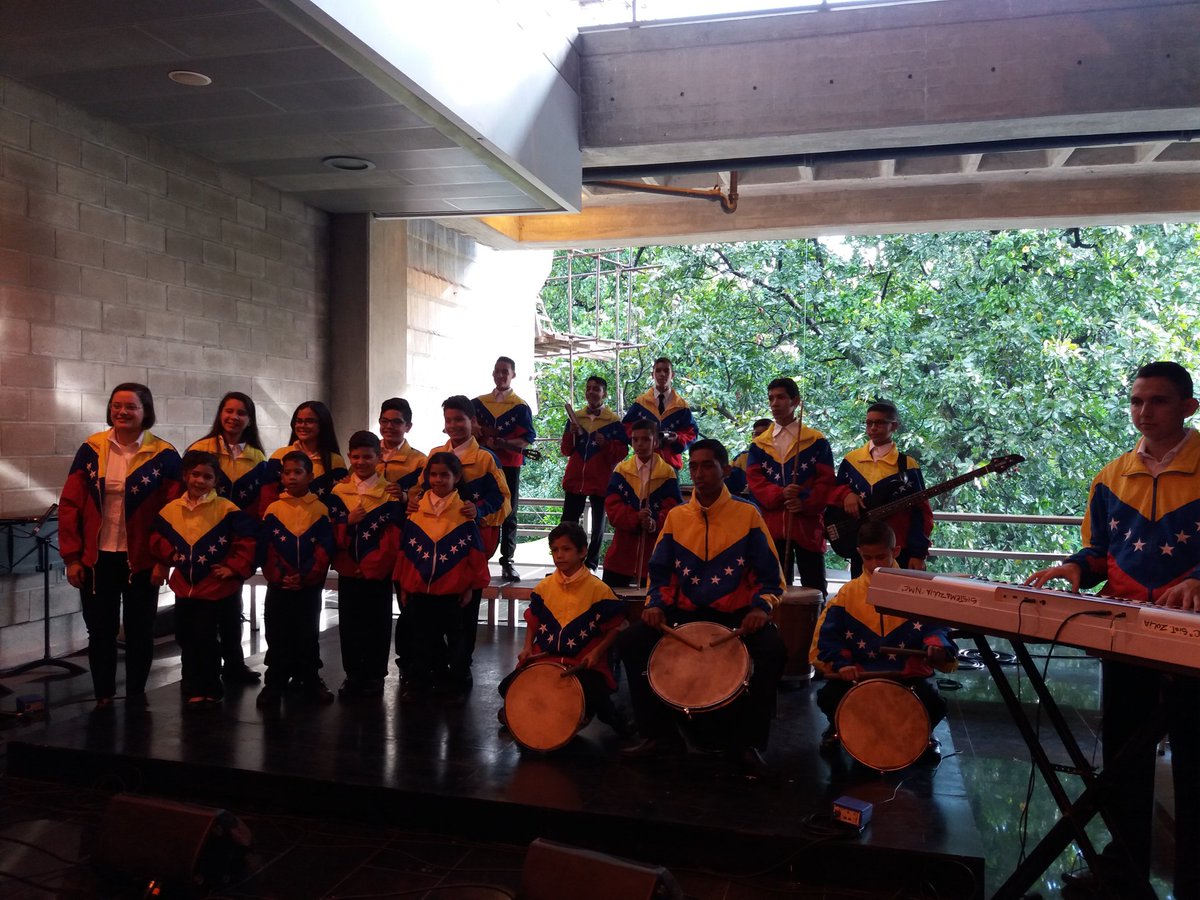 Encuentro de Musicos Un Modelo de inclusion para el Mundo en Celebracion del dia del Musico <a href="/elsistemazulia_/">El Sistema Zulia</a>  <a href="/elsistema/">El Sistema</a> <a href="/MetroMaracaibo_/">Metro de Maracaibo</a>  en el Centro de Accion Social por la Musica