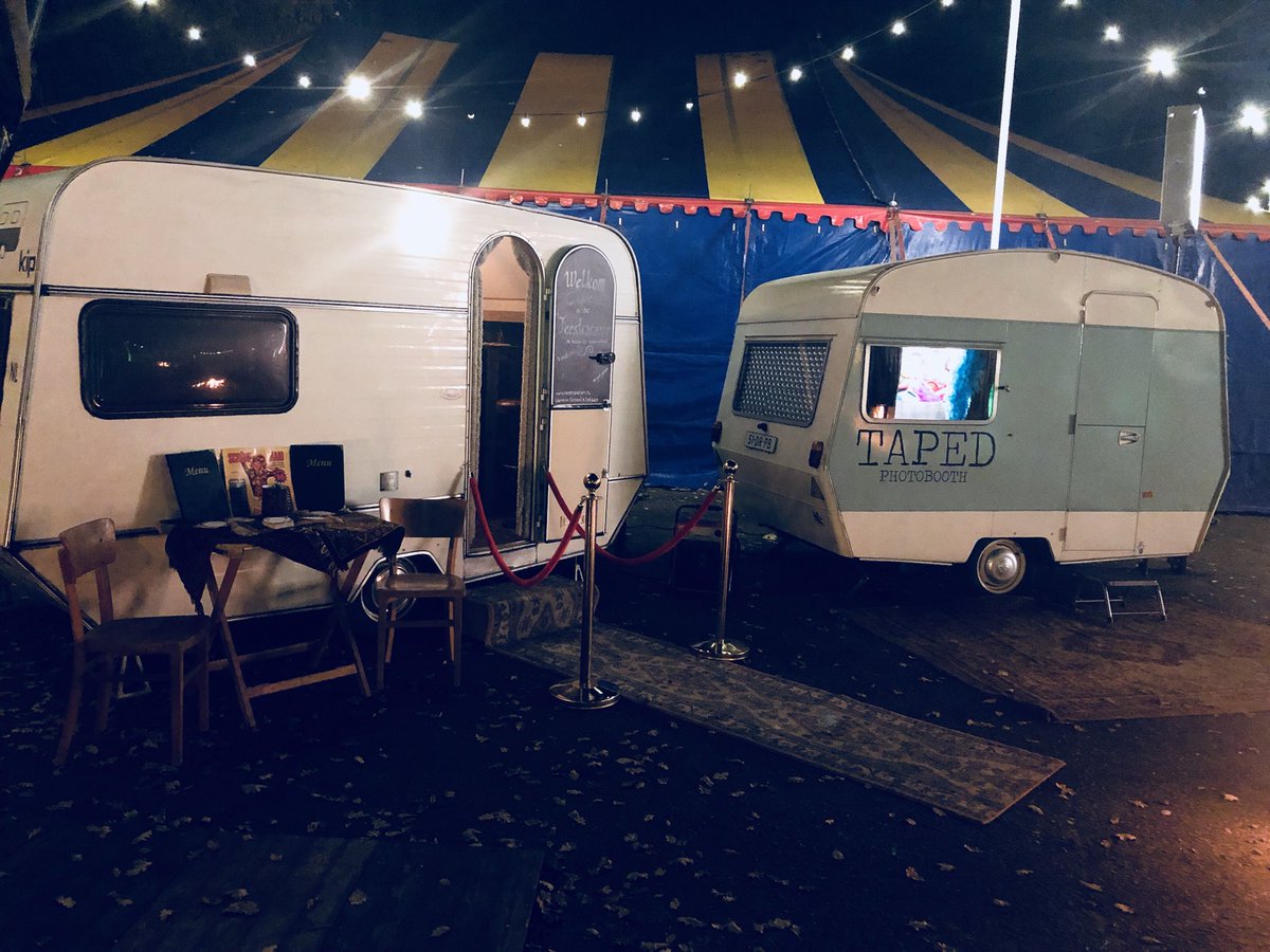 Waar zijn we nú weer beland?!
De Feestcaravan goes international. België! (Je weet wel, van dat goeie karaokenummer)
Tof feestje bij CenterParcs in Lommel!
Ready... steady... KARAOKE (met KaraJoke!)
#feest #karaoke #feestcaravan #centerparcs