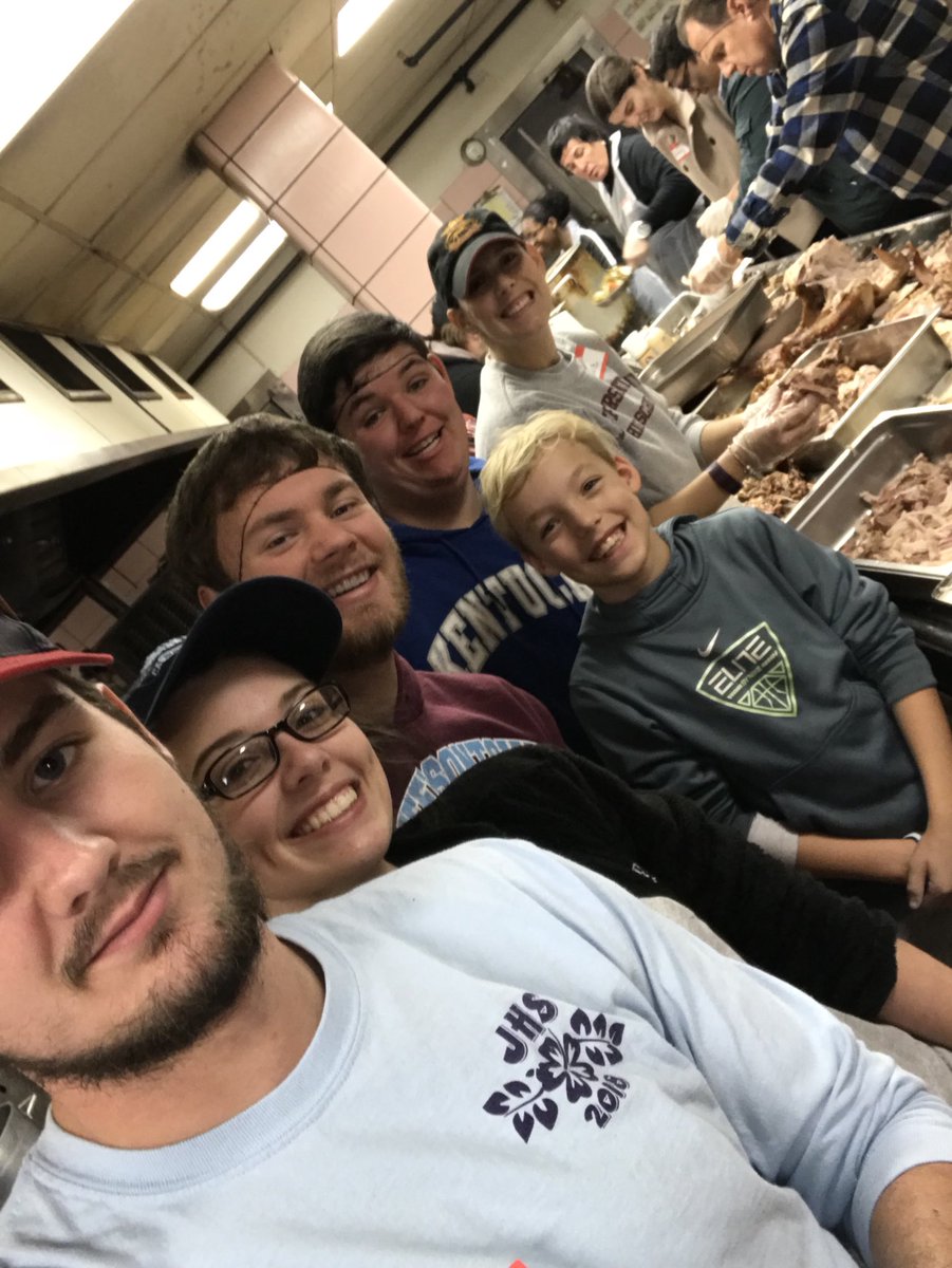 Students and staff spreading the love the JTown way today! We are very thankful for such fantastic students and teachers who truly demonstrate Charger Pride! @AssistSupArea4