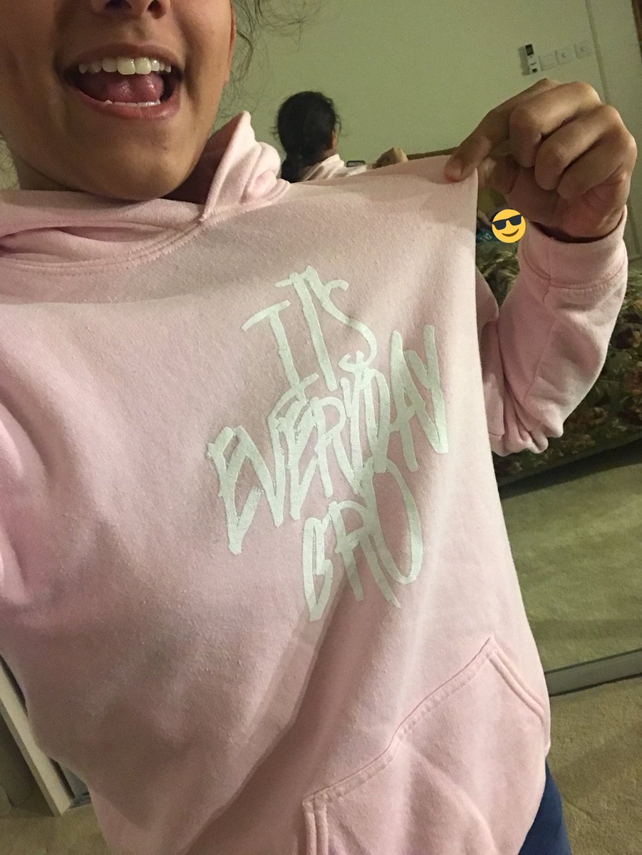 2412006s's tweet photo. Always reppin’ that merch 👌🏼@jakepaul @jakepaul 😁❤️ #jakepaul #jpmerch https://t.co/xHK7rvHa88