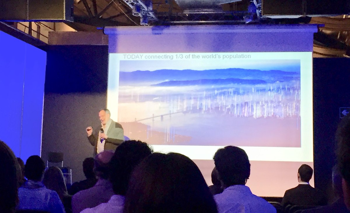 ANALOPEZGIL1's tweet image. Sin perder detalle en el Story Telling de #T4Networking, con Ramiro Larragan, Director de marketing de Huawei