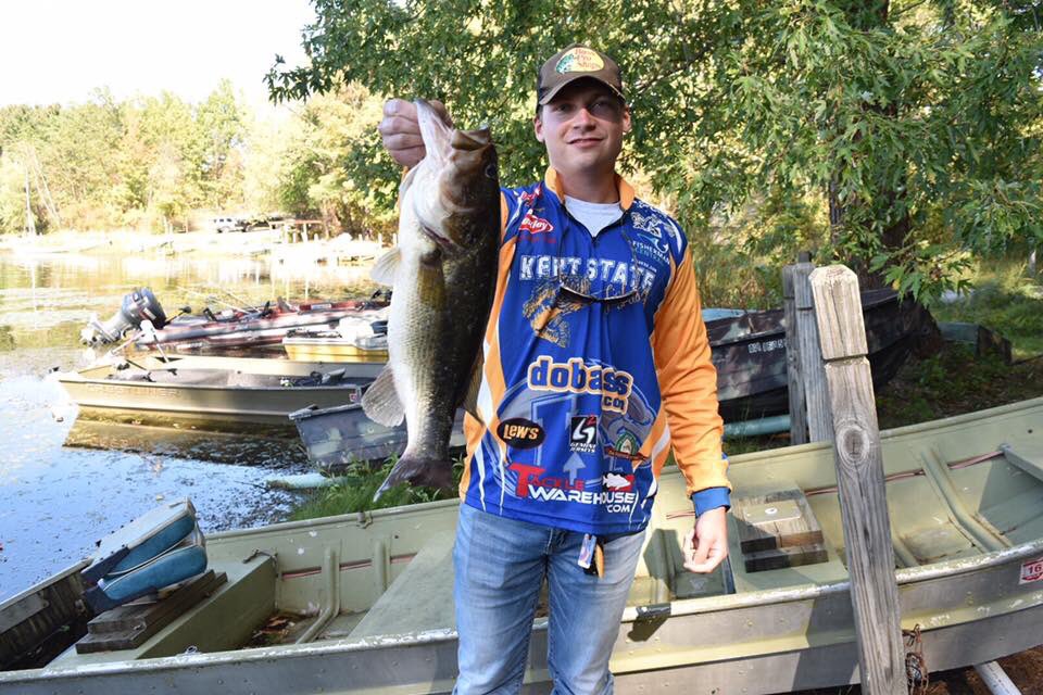 Andrew12George's tweet photo. Thankful for the fish and my family because they keep me sane #HappyThanksgiving https://t.co/gwKhMNl24E