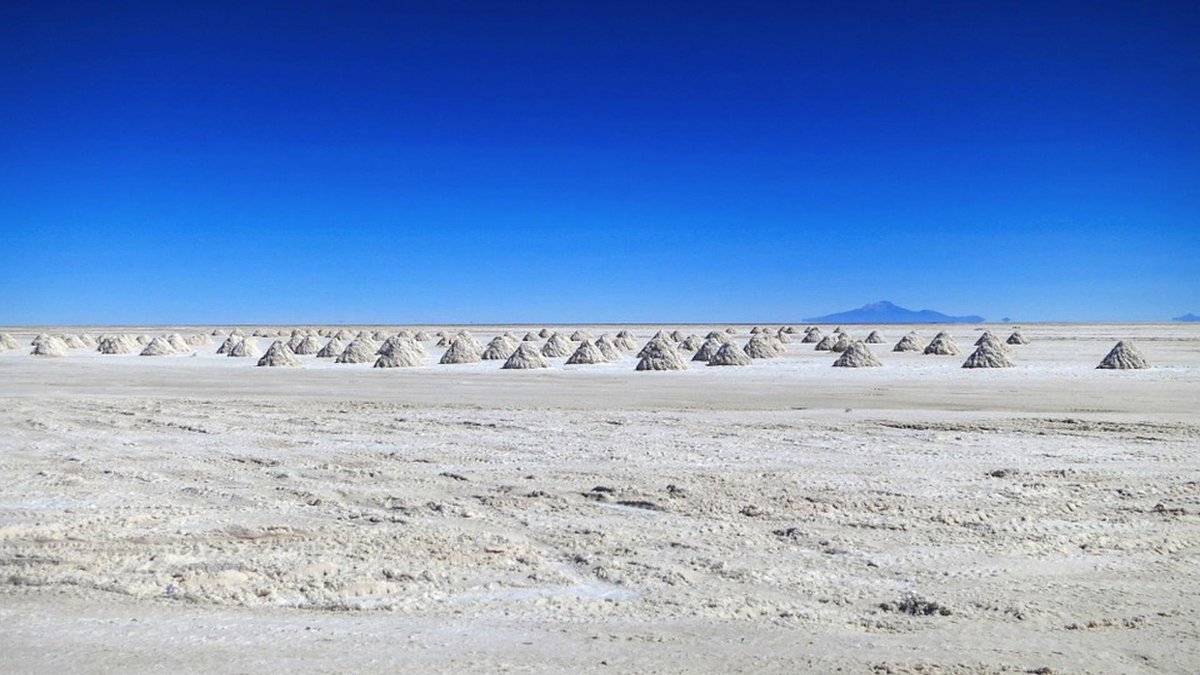 IndusTravels's tweet photo. #IndusFeatures: Uyuni
Located in the Southwest of #Bolivia, #Uyuni is the largest salt flat in the world. One of the most magnificent places to visit in #Sout America; it combines the stillness of the #desert, amazing #scenery, spectacular #sunsets and even a rare animal or two. https://t.co/QqVYuKcKMT