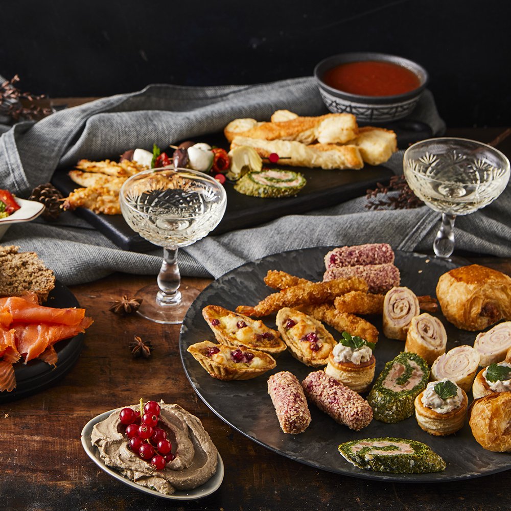 Time to go taste some beautiful champagne <a href="/DonnybrookFair/">Donnybrook Fair</a> with @JulieDupouy1 🎉🎄