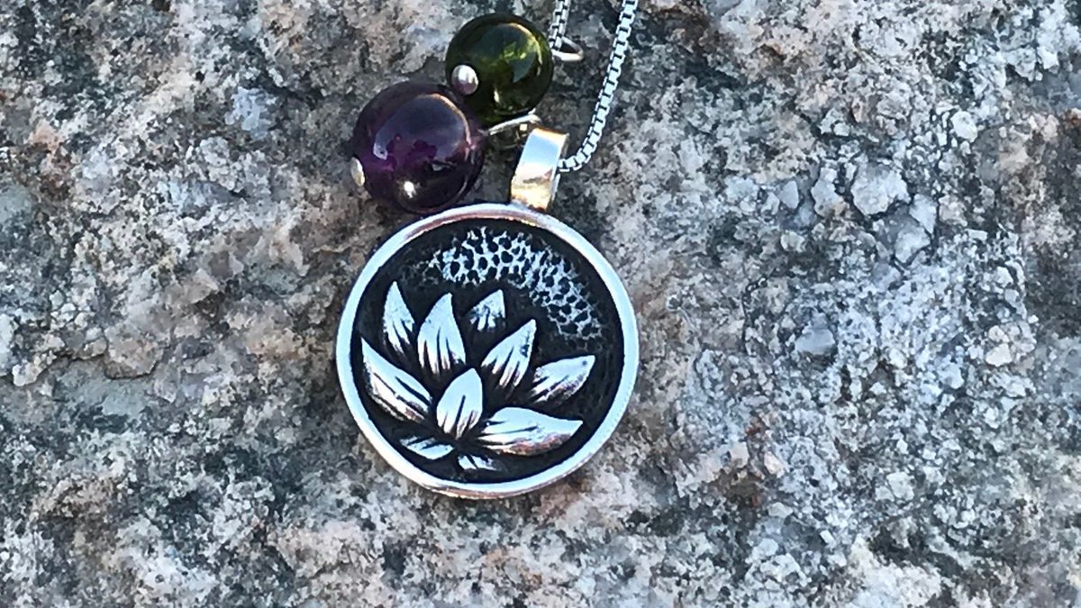 TheGadgetCrowd1's tweet photo. Let your soul shine with these handcrafted and completely personalized Sacred Sound Jewelry. https://t.co/ARCQzYhZhA #jewelry #sacredsound #primordialsound #lunarsoundvibration https://t.co/9Ei9pfWh6g