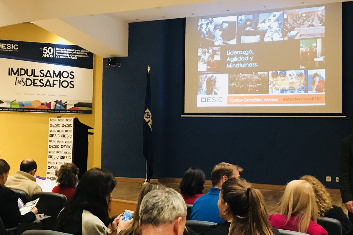 eroblesdelcerro's tweet photo. “Liderazgo, agilidad y mindfulness”... vacas y estorninos! Inspiradora Masterclass de Carlos González Alonso en @ESICMadrid 
#MasterclassESIC https://t.co/oUF8sQeKaK