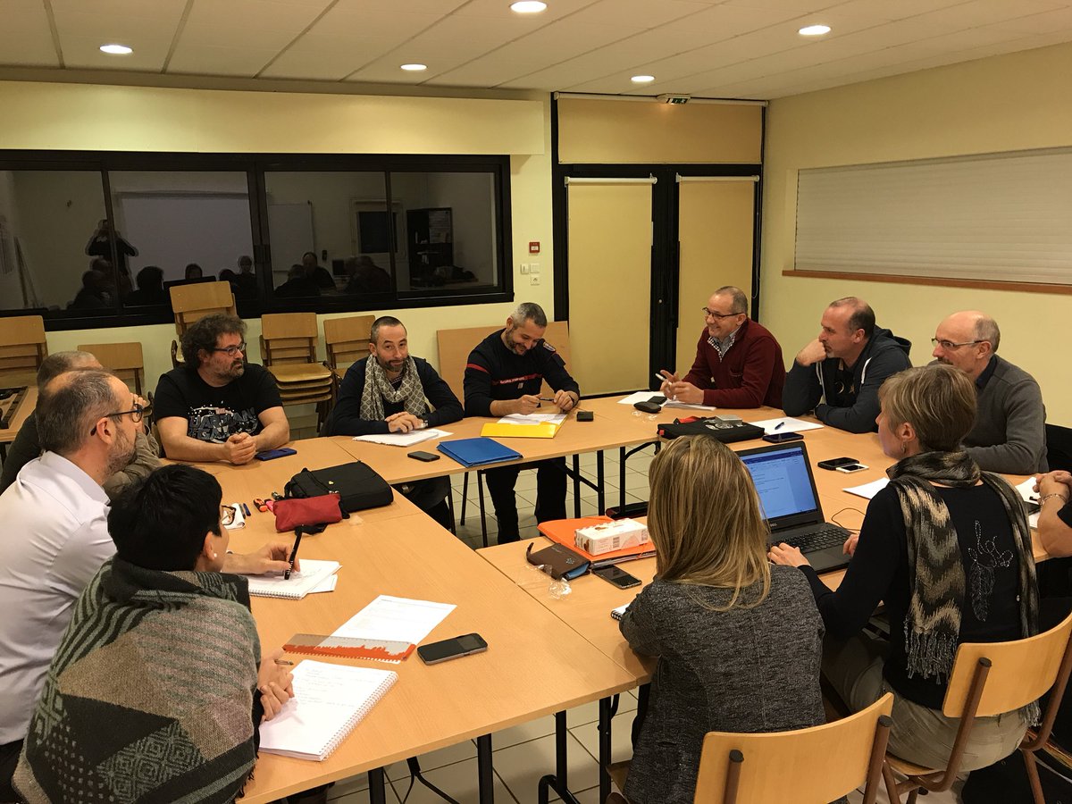 udsp53's tweet photo. 📆-Réunion de la commission Communication avec différents sujets traités #StandÉvènementiel #RéseauxSociaux #SiteInternet #SupportdeCommunication au #CIS de @change53 https://t.co/AHkySGvsFE