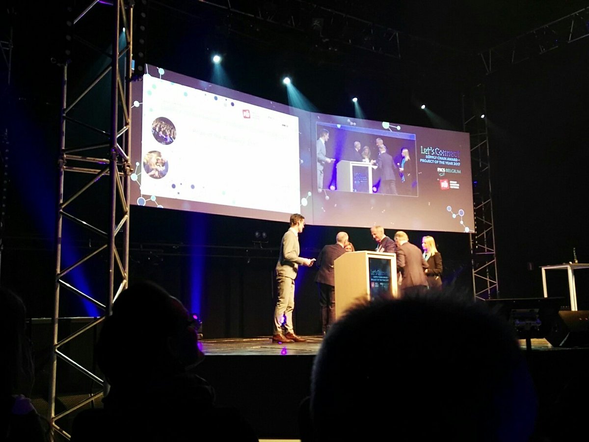 wouterbasile's tweet photo. Pfizer wins prize of The Peers #sca17 https://t.co/XUtNANMEai