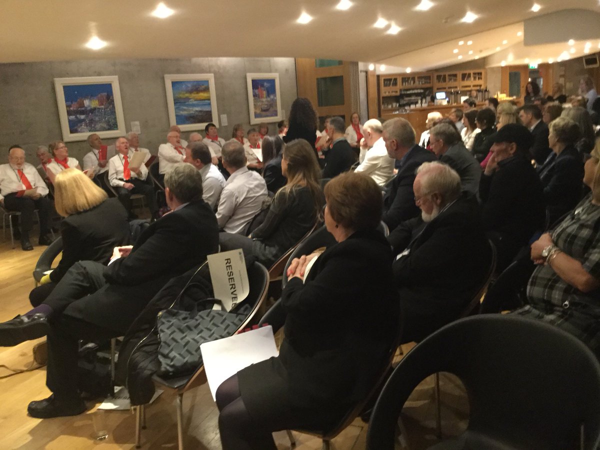 _docPK's tweet photo. @MusicalMemoriesHamilton get standing ovation after #500 Miles #whenIgrowOld #growingOldWiYou @FocusOnDementia @alzscot @S_D_W_G @NDCAN_Scotland @maureenSNP @RichardlyleSnp https://t.co/sc2KIgXzog
