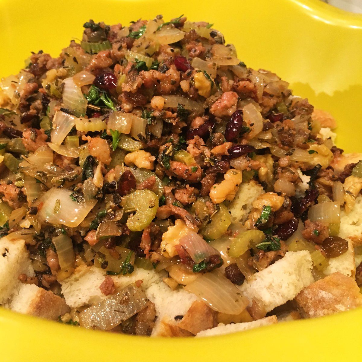 KitchenSprout's tweet photo. #TorontoRun🏃 to .@dilisos in @StLawrenceMkt #EverythingForThanksgiving #AmericanThanksgiving #HomemadeStuffing #AndouilleSausage #HomeChef #Homegating #GamingNGrazing #FoodNFootball #HappyThanksgiving #FamilyNFriends #CheersFromToronto🦃🍴🇺🇸🇨🇦👩🏻🍳🦃🍴🇺🇸🇨🇦👩🏻🍳 https://t.co/sUJPvGIQ7k