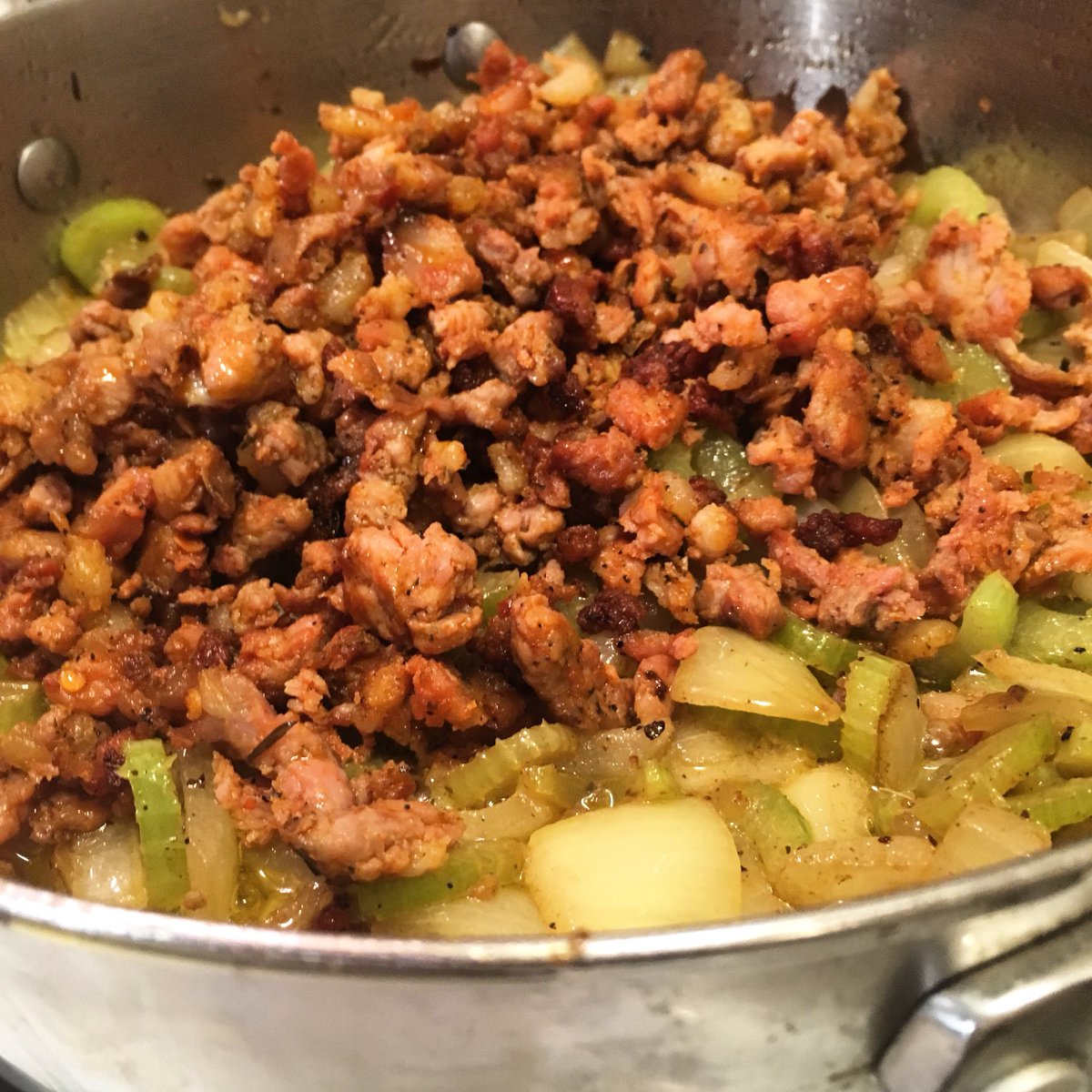 KitchenSprout's tweet photo. #TorontoRun🏃 to .@dilisos in @StLawrenceMkt #EverythingForThanksgiving #AmericanThanksgiving #HomemadeStuffing #AndouilleSausage #HomeChef #Homegating #GamingNGrazing #FoodNFootball #HappyThanksgiving #FamilyNFriends #CheersFromToronto🦃🍴🇺🇸🇨🇦👩🏻🍳🦃🍴🇺🇸🇨🇦👩🏻🍳 https://t.co/uM87zzcXUu