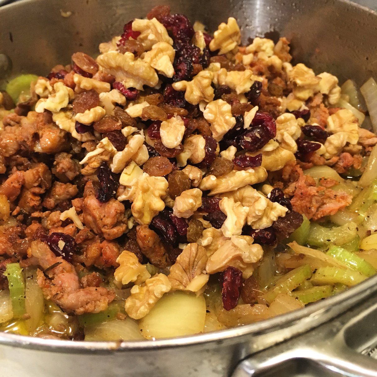 KitchenSprout's tweet photo. #TorontoRun🏃 to .@dilisos in @StLawrenceMkt #EverythingForThanksgiving #AmericanThanksgiving #HomemadeStuffing #AndouilleSausage #HomeChef #Homegating #GamingNGrazing #FoodNFootball #HappyThanksgiving #FamilyNFriends #CheersFromToronto🦃🍴🇺🇸🇨🇦👩🏻🍳🦃🍴🇺🇸🇨🇦👩🏻🍳 https://t.co/uM87zzcXUu