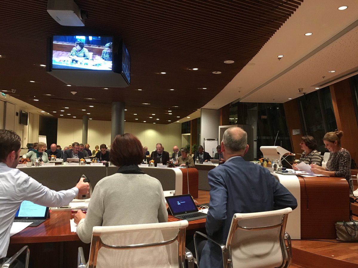 Gemeenteraad Alphen aan den Rijn begint met venijnig gesprek over de overstap van CDA er Peter Bontekoe naar de fractie van Nieuw Elan. Voor CDA voelt dit als zetelroof