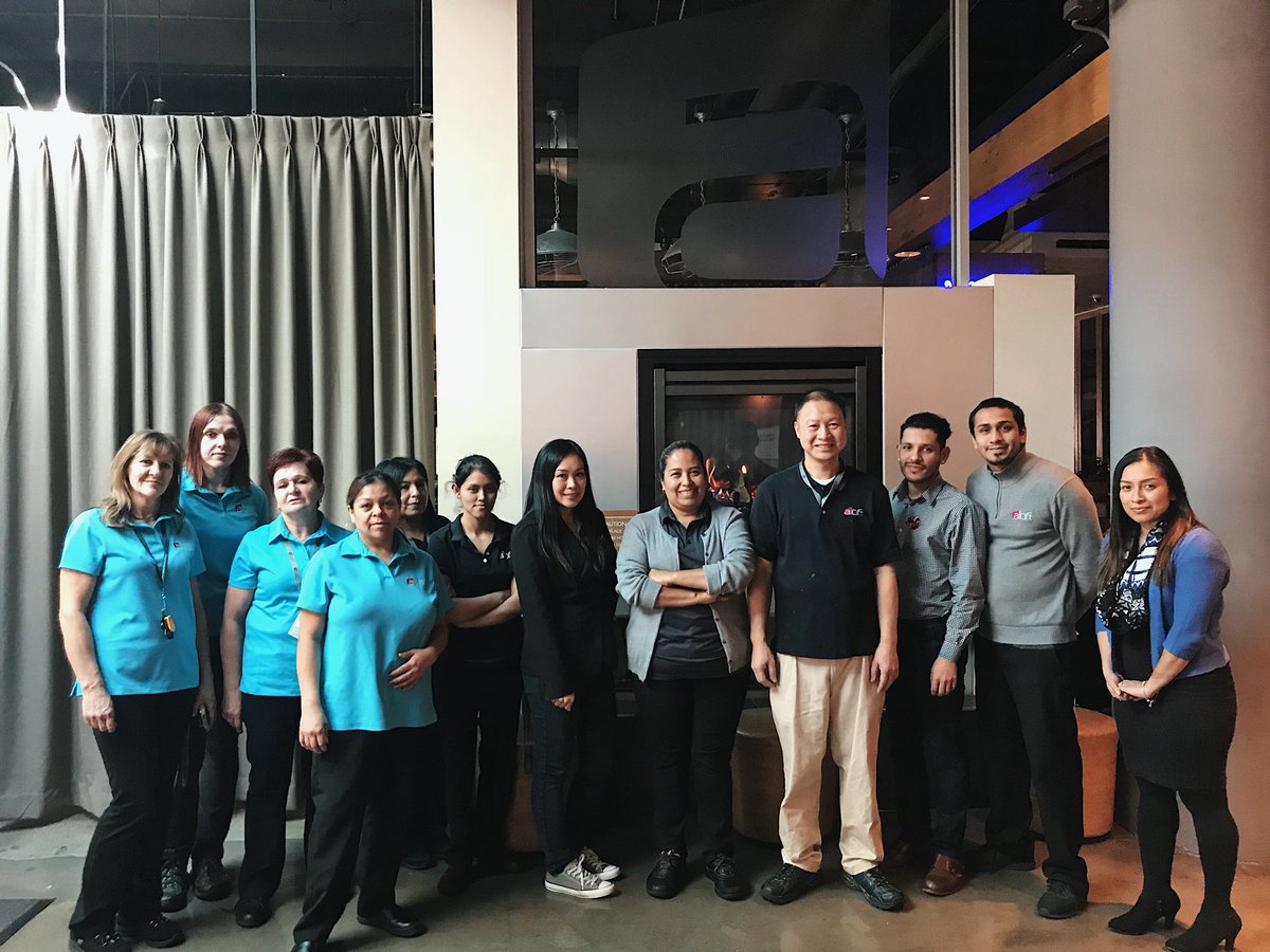 AloftChicago's tweet image. This #ThanksgivingDay we give thanks to these smiling faces and the others from the Aloft team. Cheers to you! 🦃🥂