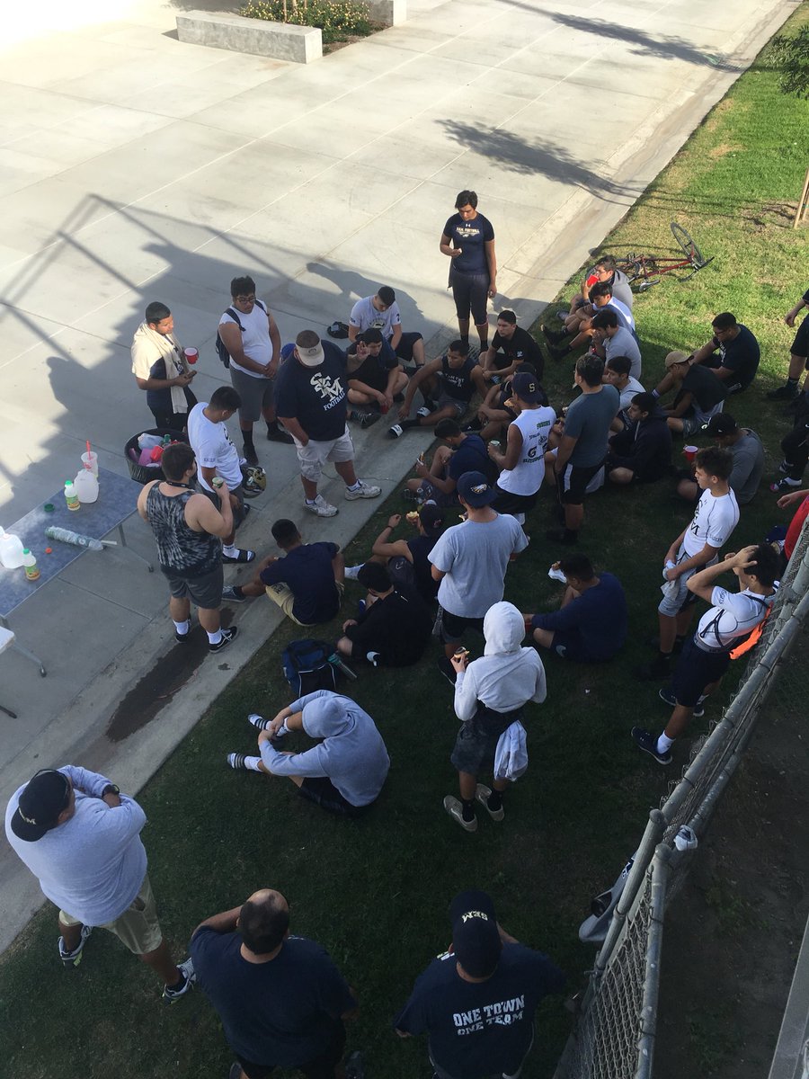 sem_football's tweet photo. Very Blessed to be able to practice on Thanksgiving Day!! #thanksgiving #turkeyday #footballfamily🏈 #onetownoneteam #southside #eaglepride 🦅#feartheswamp #LetItBeKnown https://t.co/ZbCTQAte3K