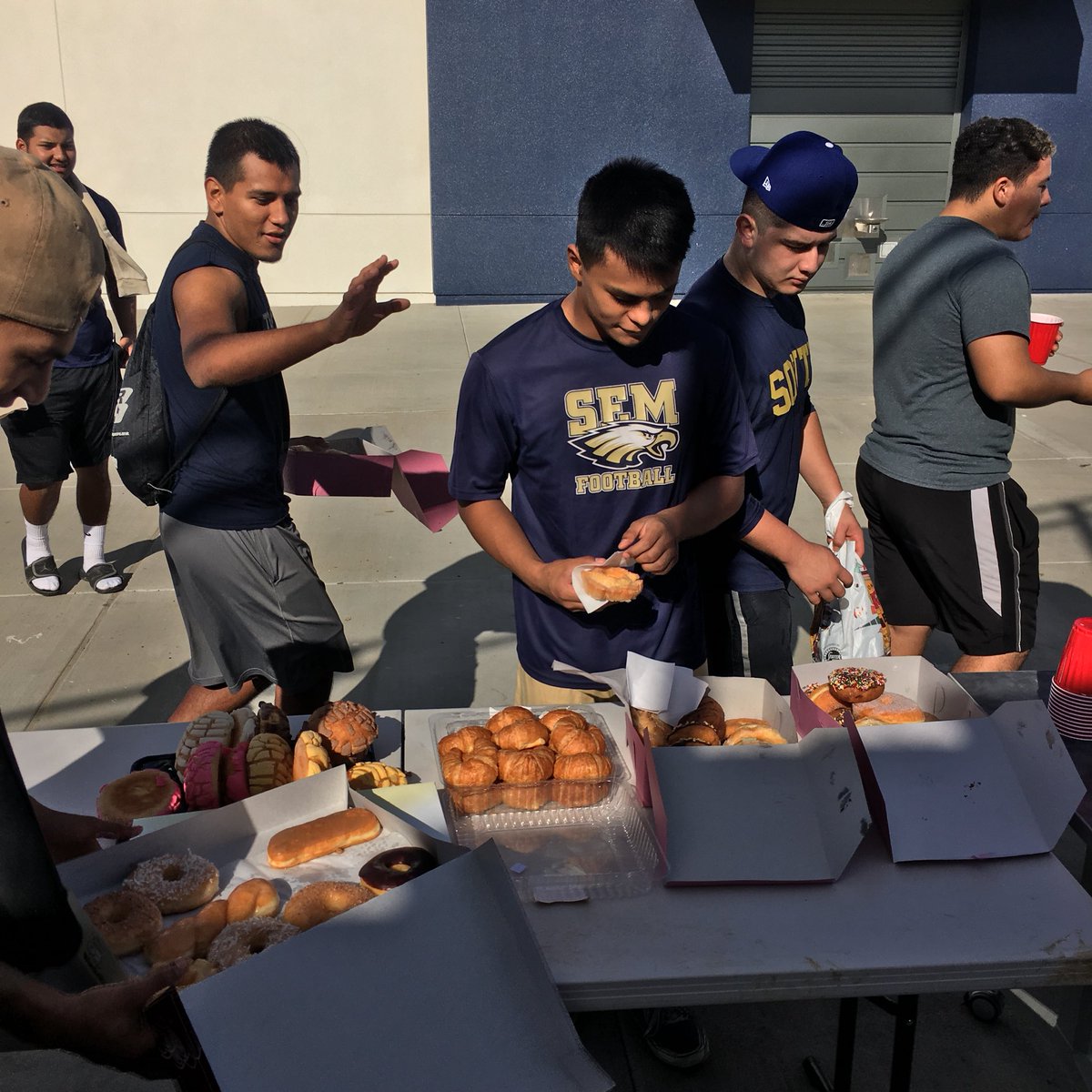 sem_football's tweet photo. Very Blessed to be able to practice on Thanksgiving Day!! #thanksgiving #turkeyday #footballfamily🏈 #onetownoneteam #southside #eaglepride 🦅#feartheswamp #LetItBeKnown https://t.co/ZbCTQAte3K